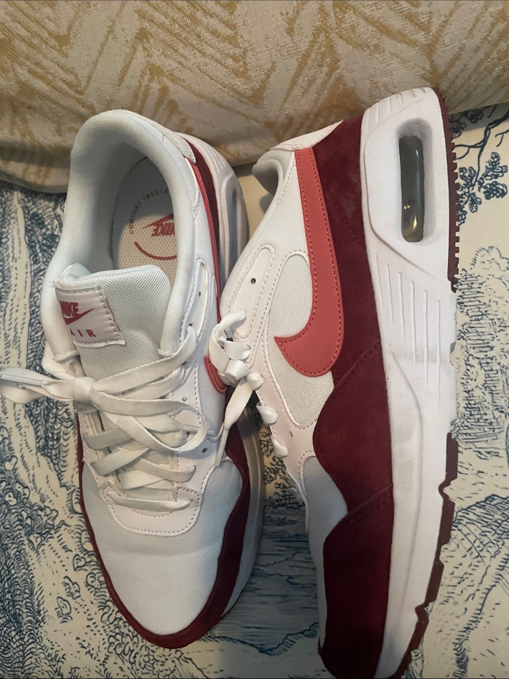 Nike White and Red Low-Top Air Sneakers - Picture 2 of 6